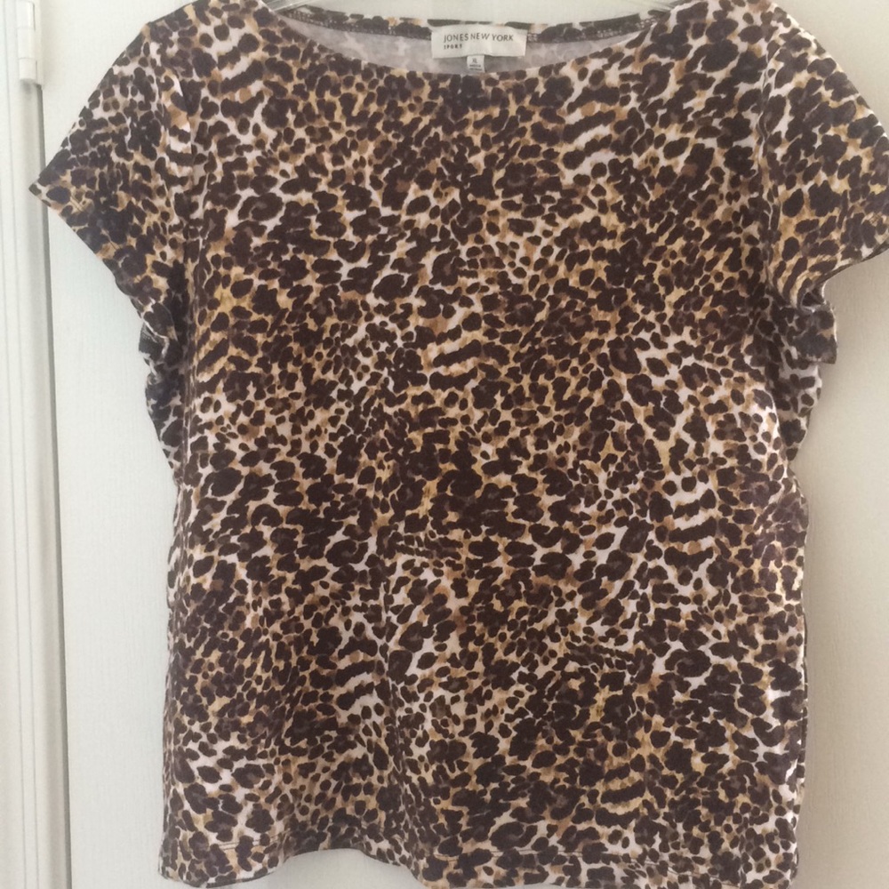 FINAL MARKDOWN Ladies jones New York animal print tee extra large